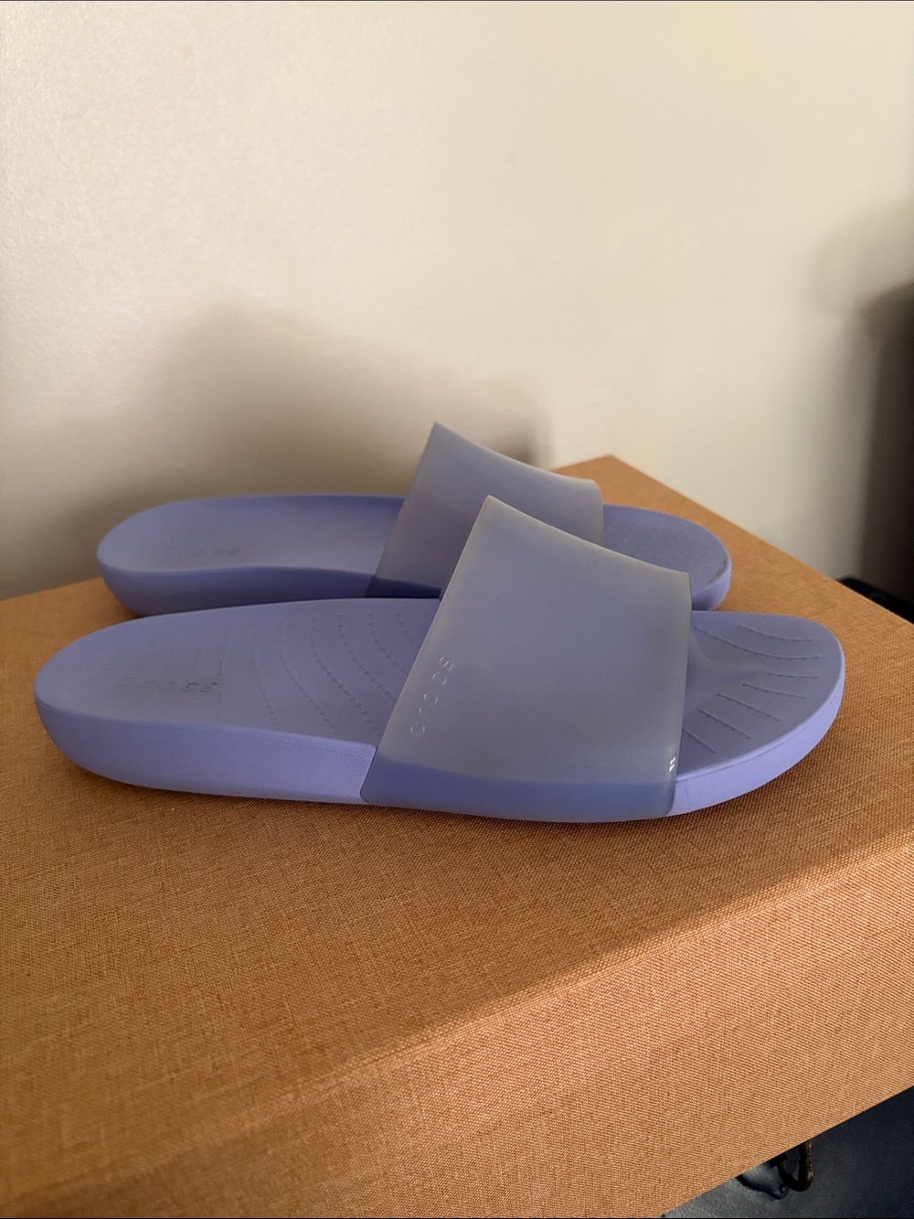CROCS Periwinkle Slide Sandals with Frosted Translucent Strap W8